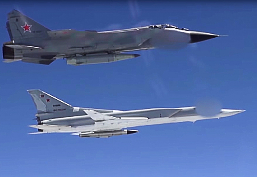 Russian fighters armed with Kinzhal hypersonic missiles hold drills ...